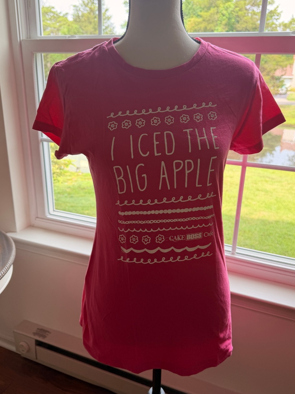 Pink Cake Boss Graphic T- “ I Iced The Big Apple” Size Lg, Purchased at Carlos!